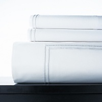 Hudson Park's Italian Percale Collection is a simple and elegant cotton percale with double rows of satin stitching.