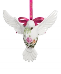 If you love it on your table, you'll adore it on the tree. This serene Dove of Peace ornament spreads its wings with the classic pink and gold florals of Royal Albert's famed Old Country Roses dinnerware collection.