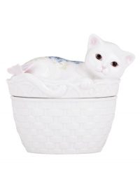 This little kitty is just begging for treats. In elegant white porcelain with a woven basket texture and sweet sculpted cover, this Butterfly Meadow bowl adds irresistible whimsy to casual tables.