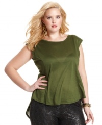 Leave them wanting more in Jessica Simpson's short sleeve plus size top, featuring a gathered back and high-low hem.