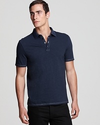 Add some distinction to your drawer full of everyday modern basics with this effortless polo, an easy-to-wear option that meshes well with jeans, shorts and chinos alike.