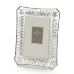 The world's most popular crystal pattern, named for Count Waterford's 12th-century Lismore Castle, provides an elegant note to these luminous frames. A special way to display treasured memories.