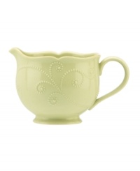 With fanciful beading and a feminine edge, this Lenox French Perle sauce pitcher has an irresistibly old-fashioned sensibility. Hardwearing stoneware is dishwasher safe and, in a soft pistachio hue with antiqued trim, a graceful addition to any meal.