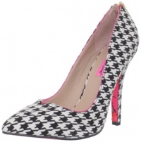 Betsey Johnson Women's Taylr Pump