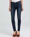 A fetching denim pick, this pair of rag & bone/JEAN jeans has a slouchy skinny fit that pairs well with pumps and boots.