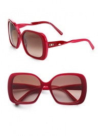 Artfully twisted temples and oversized square frames give this chic design a retro appeal. Available in fuchsia with brown gradient lenses and black with grey gradient lens .Logo accented temples100% UV protectionMade in Italy