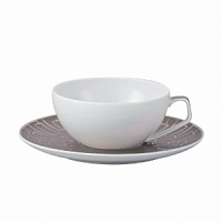 This classic design from Rosenthal now features a new series of graphics which follow the contours of each item, thus emphasizing its shape. The designs take on the theme of structure by playing with the contrast between matte and glossy surfaces- an idea that Walter Gropius himself pursued in his first design.