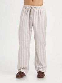 Subtle, smart stripe pattern adorns this lounge wear essential set in crisp, cool cotton.Elastic waistbandSide slash, back patch pocketsInseam, about 31CottonMachine washImported