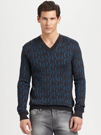 An artfully designed jacquard pattern adorns this v-neck pullover, shaped in a luxurious extra fine merino wool blend.V-neckRibbed knit collar, cuffs and hem61% merino wool/39% viscoseDry cleanMade in Italy