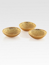 In Italy the lemon symbolizes luck and happiness, an inspiring motif that American craftsman Michael Aram has rendered in gold-plated relief on this stunning table-top set.From the Lemonwood CollectionGold-platedAbout 4¼ diam.Hand washImported