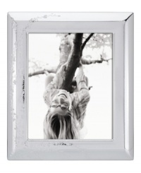 An instant classic from kate spade, the Gardner Street picture frame features stems of leafy foliage flourishing in brilliant silver plate. A thoughtful gift for brides-to-be and beautiful addition to modern decor.