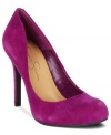 A seductive silhouette with a sexy finish. Jessica Simpson's Calie single sole pumps are perfect for day or night.