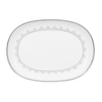 White Lace bone china is characterized by its diverse series of borders all rendered in precious platinum. The classic combination of platinum and white radiates on the table. A truly classic look.