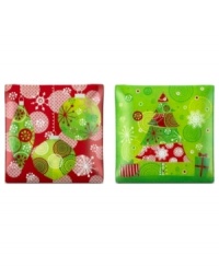 Merry, bright and made to entertain, these Christmas Tree snack plates lights up your holiday table with Christmas trees, ornaments and snowflakes in fun, shimmering colors. From Ganz.