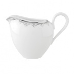 White Lace bone china is characterized by its diverse series of borders all rendered in precious platinum. The classic combination of platinum and white radiates on the table. A truly classic look.