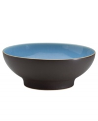 A handsome addition to casual dining, the Sienna medium serving bowl features a matte mocha surface and glazed turquoise interior to serve pasta entrees or heaping sides with smart-casual style.