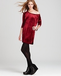 Revel in pure comfort in this fun-to-wear C&C California dress that looks sensational and feels like your favorite sweatshirt--crinkled for depth and texture in soft-touch velvet.