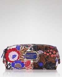 Hit print with this cosmetics case from MARC BY MARC JACOBS, splashed in a bold motif and accented with a logo plaque.