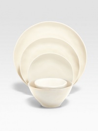 Yet another easy, elegant collection from Donna Karan, now designed for your home in organically shaped, matte-glazed stoneware. From the Casual Luxe CollectionStoneware11 diam.Dishwasher- and microwave-safeImported