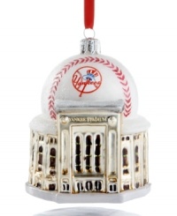 Team and Christmas spirit go hand in hand with true Yankees fans. Celebrate the Bronx Bombers way with the snowy New York Yankee Stadium ornament from Kurt Adler.