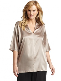 THE LOOKSmooth satin finishPullover styleV-neckBust dartsThree-quarter length sleevesTHE FITAbout 28 from shoulder to hemTHE MATERIAL95% silk/5% elastaneCARE & ORIGINDry cleanMade in Italy