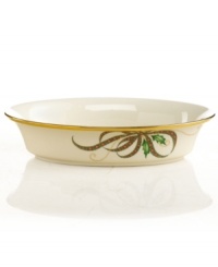 A mixture of Lenox's Holiday holly motif and their classic Christmas plaid ribbon creates an elegant design upon this deep, open vegetable bowl from the holiday dinnerware and dishes collection. Scrolling accents and a rim of 24-karat gold finish the look with lasting grace.