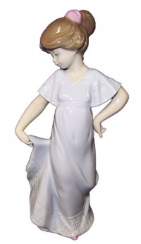 Nao by Lladro Collectible Porcelain Figurine: Special ColorSplash Edition: HOW PRETTY - 8 3/4 tall - beautiful girl...