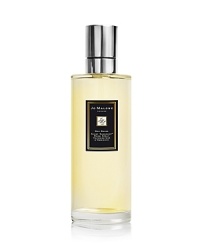 Mist the air with a voluptuous blend of seven of the world's most exquisite roses. Surprisingly clean and sheer.