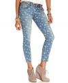 With an allover ditsy floral print, these cropped Free People skinny jeans are oh-so sweet for fall!