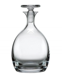 Perfectly understated, the Main Street decanter from kate spade marries clean lines and brilliant glass for a look of extraordinary grace. A flawless complement to any drinkware and decor.