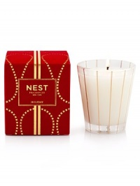 Captures the aroma of a sparkling holiday season. Classic single-wick candle fragrance with inviting notes of pomegranate, mandarin orange, pine, cloves and cinnamon. Housed in an elegant glass vessel and presented in a red velvet box. Created by Laura Slatkin. Approximately 50 hours of burn time. 7.8 oz.