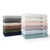 This Christy Radiance tub mat is a vivid color plus cotton made to stay plush while resisting fading, discoloration and spotting.