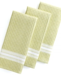 Throw in this towel & simplify the way your kitchen works. Made from a 100% cotton waffle weave, this stylish set adds a dash of color and a dose of versatility. Highly absorbent and durable, each towel is on the ready to tackle spills, messes and whatever comes the way of your busy kitchen!