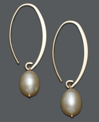 Perfectly sleek. 14k gold ribbons showcase rich, lustrous cultured freshwater pearl (8-10 mm). Approximate drop: 1/4 inch.