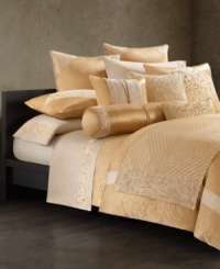 Taking inspiration from the historic Eastern Silk Road, this Natori Gobi Palace sheet is made with luxurious  400-thread count Natoricotton(™). Expertly crafted embroidered cuffs complete the opulent presentation.