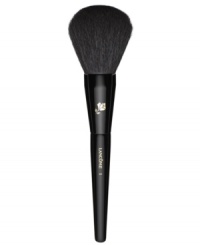 This full, natural-bristled brush is the ideal partner to all powders. The improved design and hair quality reduces fall-out, and the new rounded shape provides better powder application. How to use: Dip the brush into the powder and remove excess. Sweep the brush around the perimeter of the face and back toward the hairline. Finish with downward strokes, including the t-zone.