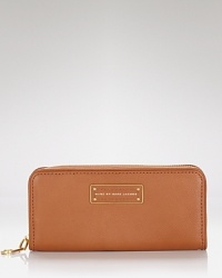 MARC BY MARC JACOBS airs on the functional side of fashion with this leather wallet, boasting a slim profile, understated design, and pockets for an every girl's essentials.