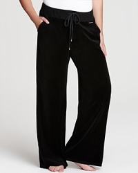 These MICHAEL Michael Kors velour pants update a weekend classic with a trendy wide leg, complete with a ribbed drawstring waistband for day-long comfort.