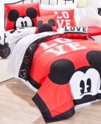 An iconic figure throughout the years, Mickey Mouse is beloved by all. Drift off to a magical sleep with this adorable quilt set from Disney, featuring a classic color palette and the one and only Mickey Mouse front and center.