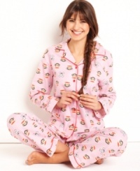 Paul Frank's Skull Print top and pajama pants features a fun all-over print of Julius logos and skills. With red trim detail on the sleeves, collar and down the middle, this cute set is sure to keep you comfy and cozy.