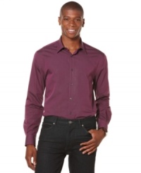 An iridescent design gives this Perry Ellis button down a uniquely handsome look.