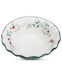 A classic holly print with green banding and a scalloped edge makes this Pfaltzgraff Winterberry pasta bowl a festive companion to the holiday table.