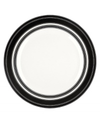 Bold black and white stripes create a crisp, graphic pattern that lends your tabletop a touch of modern sophistication.