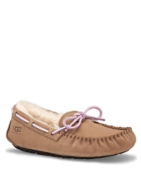 UGG® Australia Dakota moccasins keeps your feet warm, comfortable and cozy with shearling lining to wick moisture away with and indoor/outdoor sole.