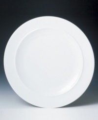 Dinner plates from Denby's white dinnerware and dishes collection will give your entertaining style a refreshing overhaul. The clean, crisp lines and cool, glazed hue infuse your tabletop with modern style.