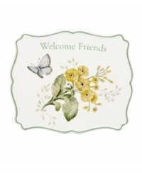 Spring is perpetually in season with the Butterfly Meadow trivet. Colorful blooms and butterflies mingle on beautiful white porcelain with an inviting message: Welcome Friends.