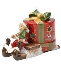 Teddy carries a brilliant surprise on the back of his sleigh in this beautifully crafted candle holder from Villeroy & Boch. Light shines through pierced stars in a present wrapped in charming vintage style.