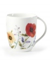 The picture of calm, this pretty Garden Palette Floral mug boasts painterly blooms rooted in sleek everyday porcelain from Mikasa.