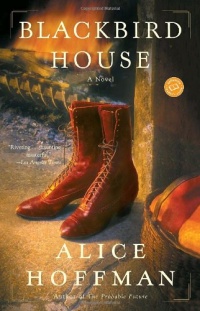 Blackbird House: A Novel (Ballantine Reader's Circle)