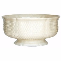 In 1821, Gien was founded for the purpose of bringing fine English earthenware manufacturing techniques to France. Pont Au Choux White is an ivory dinnerware collection with intricate inlaid design work.